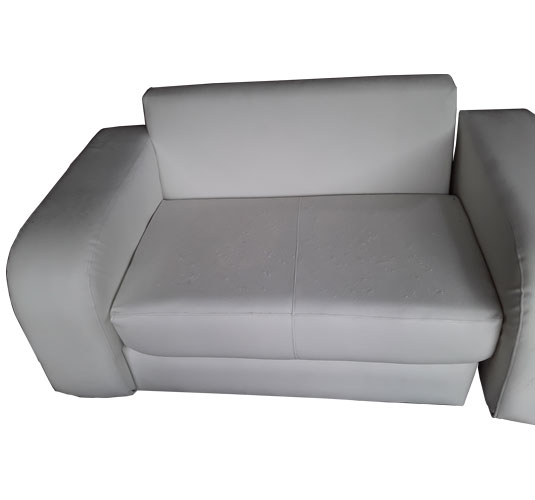 Fauteuil rembourré en cuir blanc